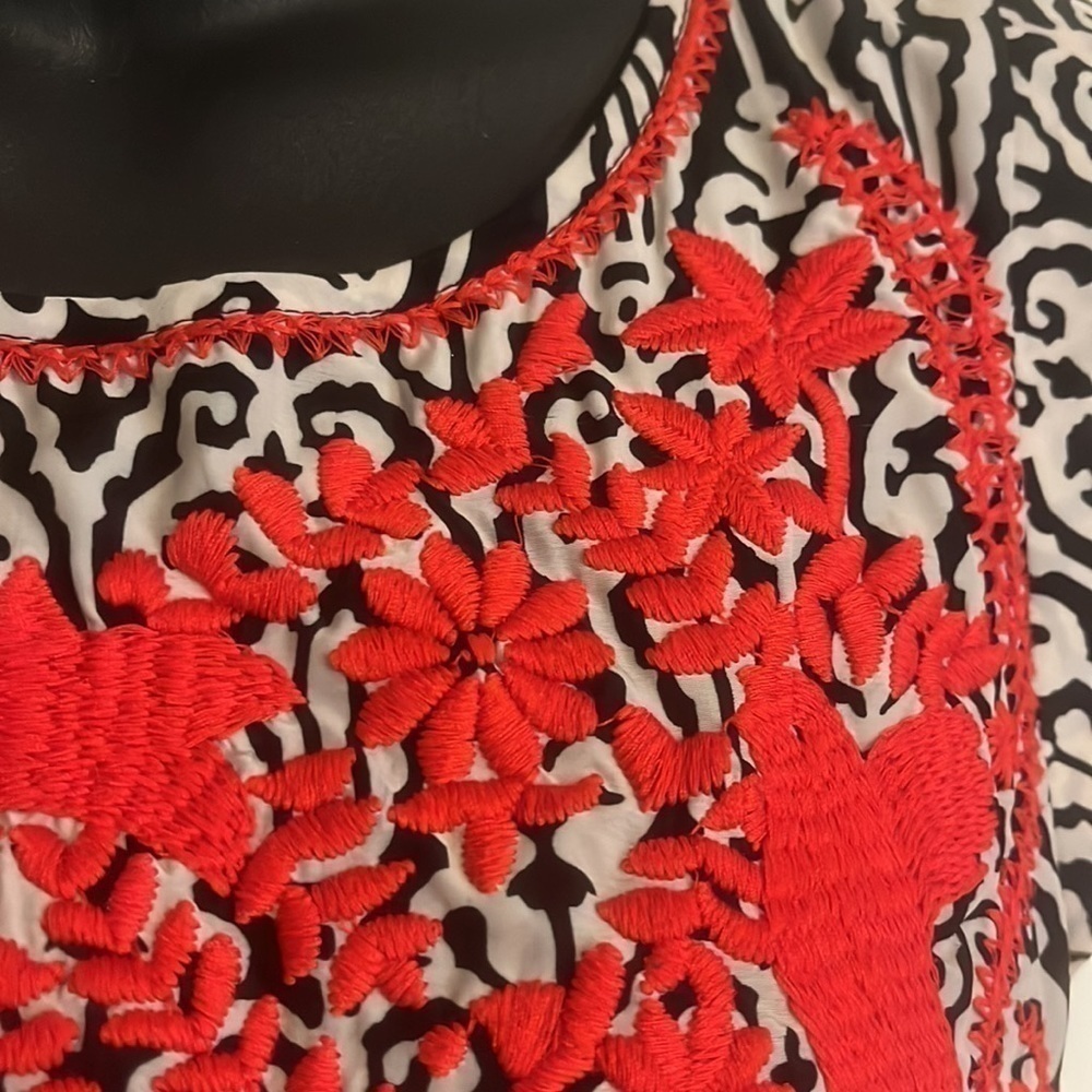 THML Embroidered Short Sleeve Blouse size XS - Picture 2 of 7